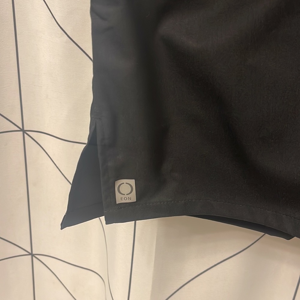 MEN'S BLACK SCRUB TOP - Picture 3 of 4